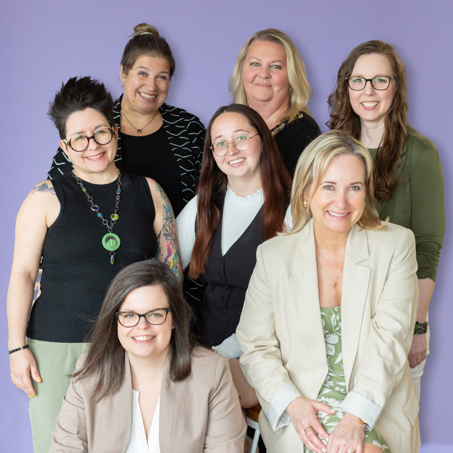 « Nous sommes les fières ambassadrices de SIE : un organisme composé de femmes engagées depuis 40 ans pour l’avenir des femmes d’ici. »